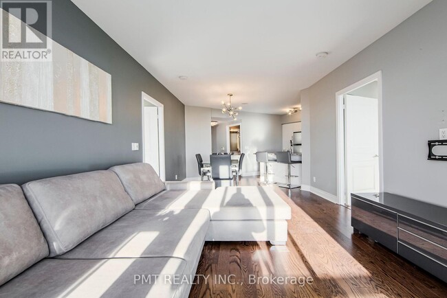 2240-2240 Lake Shore Blvd W in Toronto, ON - Building Photo - Building Photo