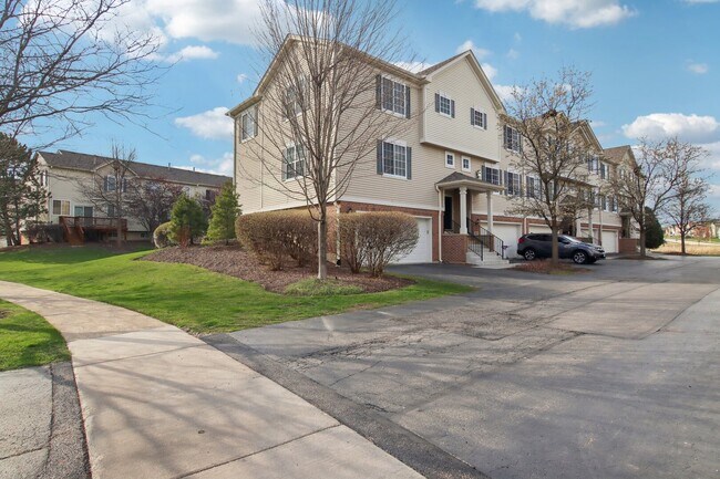 1870 Fredericksburg Ln in Aurora, IL - Building Photo - Building Photo