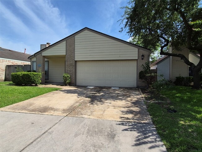 13839 Walnut Hollow Ln