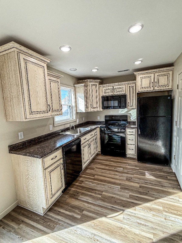 256 E Outer Rd in Poplar Bluff, MO - Foto de edificio - Building Photo