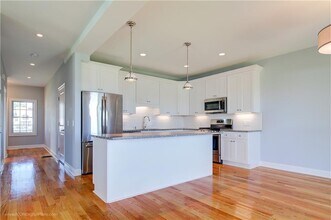 314 Chases Ln in Middletown, RI - Building Photo - Building Photo