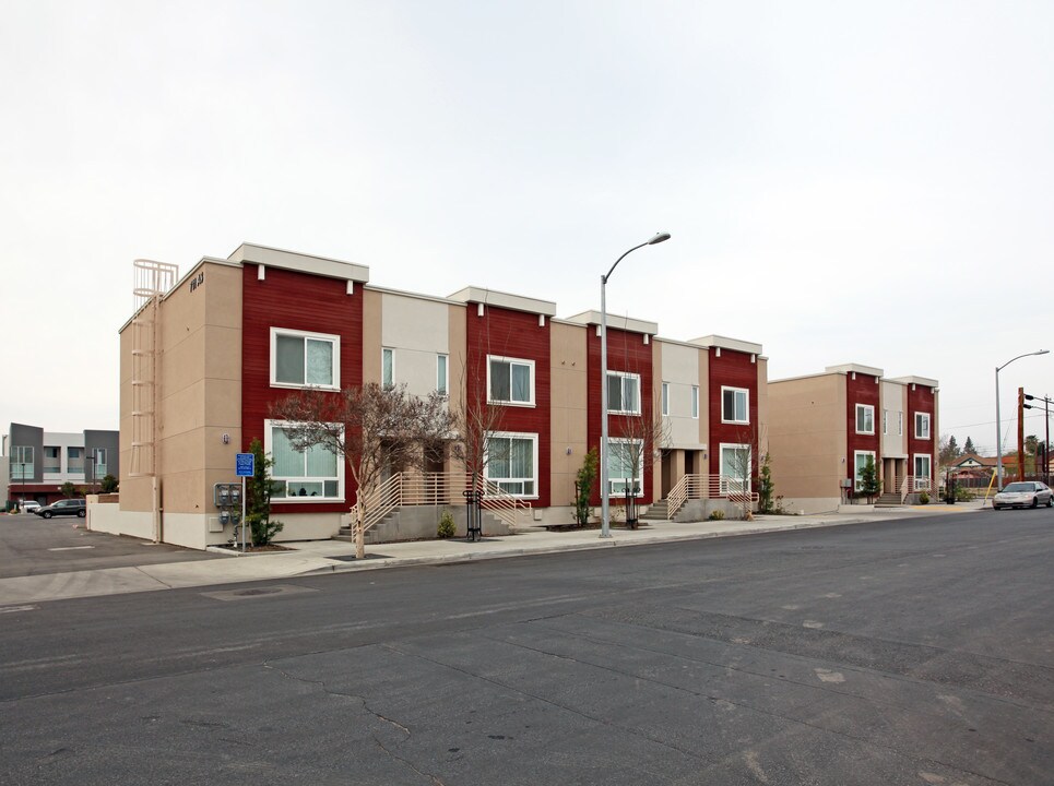 Baker Street Village in Bakersfield, CA - Foto de edificio