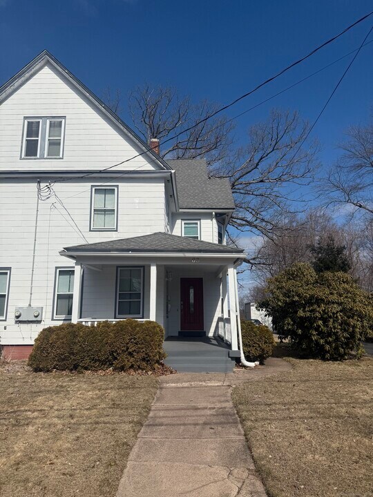 63 Ridge St in Manchester, CT - Building Photo