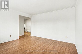 1 Forty First St in Toronto, ON - Building Photo - Building Photo