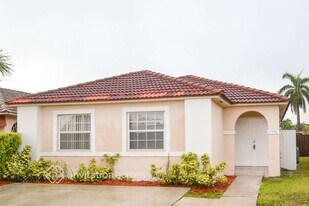 7550 W 30th Ave, Unit B in Hialeah, FL - Building Photo