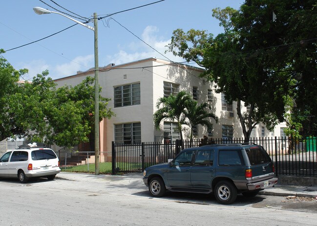 965 SW 4th St in Miami, FL - Building Photo - Building Photo