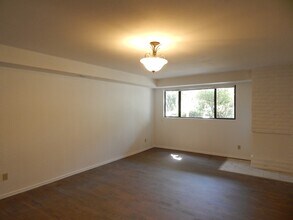 2324 103rd Ave NE in Bellevue, WA - Building Photo - Building Photo