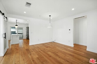 1054 S Plymouth Blvd in Los Angeles, CA - Building Photo - Building Photo