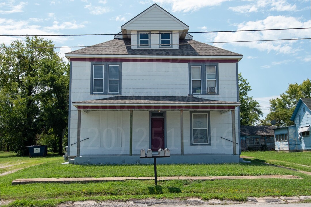 411 W 12th St in Coffeyville, KS - Building Photo