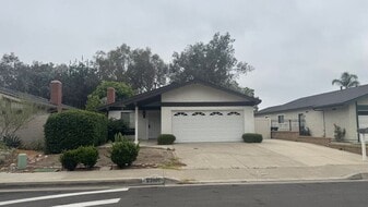 22691 Via Santa Maria in Mission Viejo, CA - Building Photo