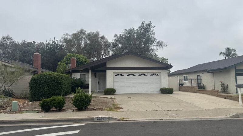 22691 Via Santa Maria in Mission Viejo, CA - Building Photo