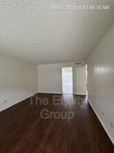 1863 Emma Lee Ln in Hanford, CA - Building Photo - Building Photo