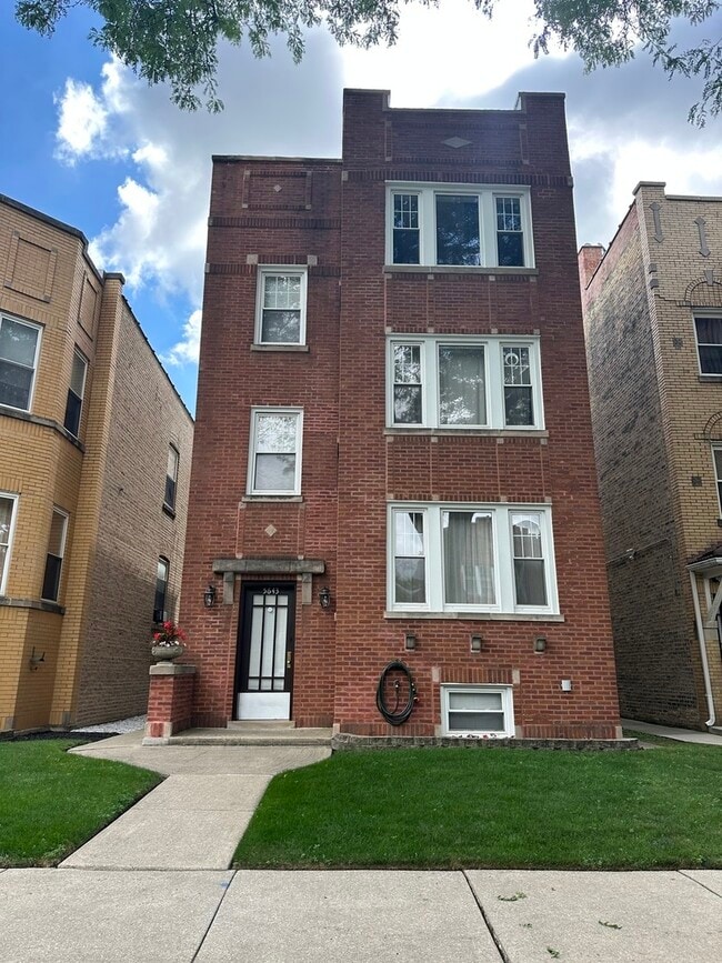 property at 5643 N Artesian Ave