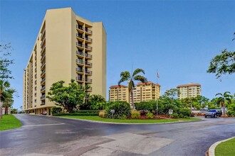690 Island Way in Clearwater, FL - Building Photo - Building Photo