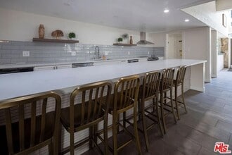 7765 W 91st St, Unit A1124 in Los Angeles, CA - Foto de edificio - Building Photo