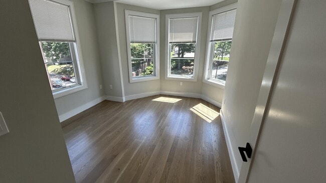 104-106-106 Warren St, Unit 6 in Boston, MA - Foto de edificio - Building Photo