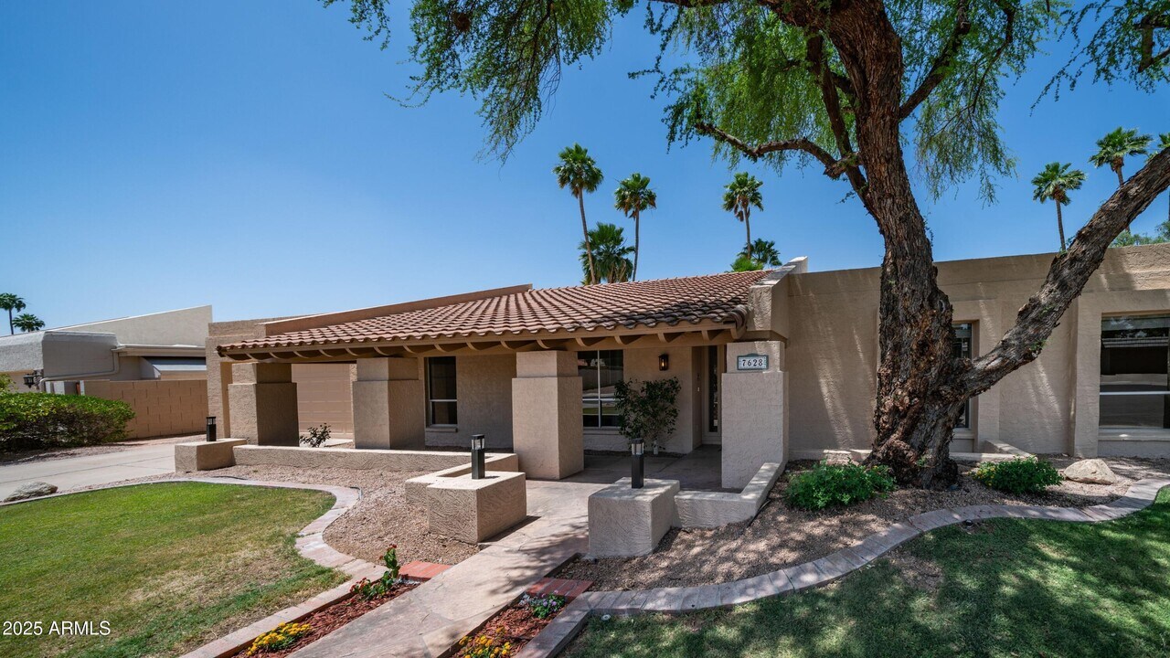 7628 N Vía De La Siesta in Scottsdale, AZ - Building Photo