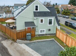 7638 Winona Ave N in Seattle, WA - Building Photo - Building Photo