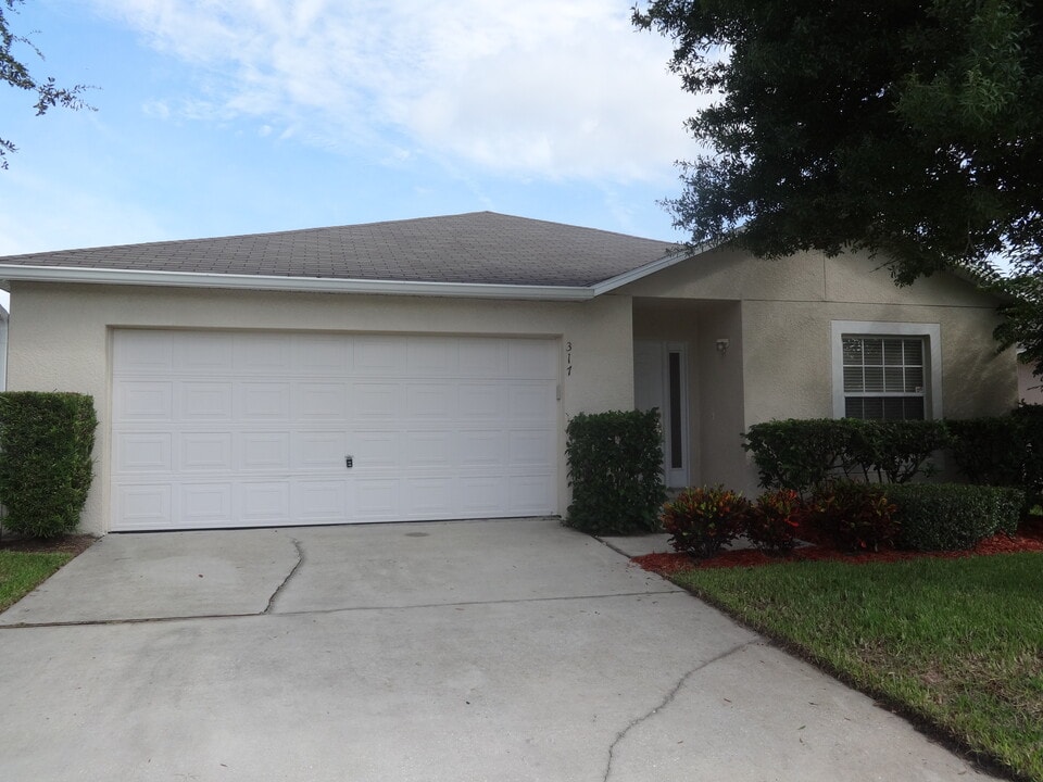 317 Brightview Dr in Lake Mary, FL - Building Photo