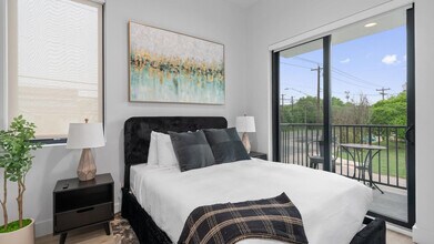 5515 Humming Bird Ln in Austin, TX - Building Photo - Building Photo