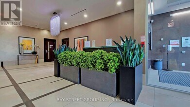 111 Upper Duke Crescent in Markham, ON - Building Photo - Building Photo