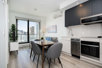 1000 Av. des Canadiens-de-Montréal, Unit SI ID1261826P in Montréal, QC - Building Photo - Building Photo