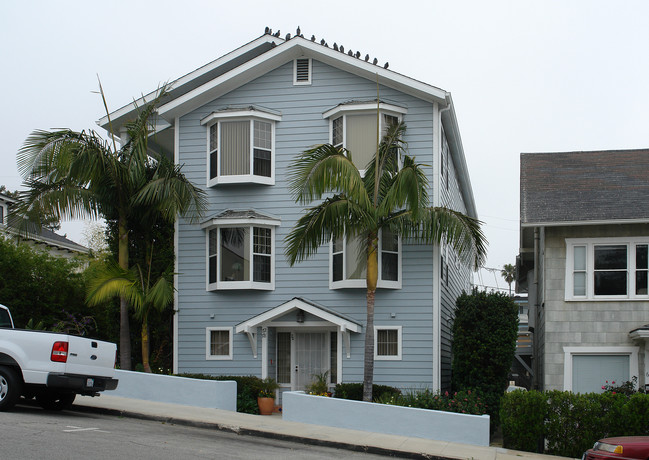 76 N Fir St in Ventura, CA - Foto de edificio - Building Photo