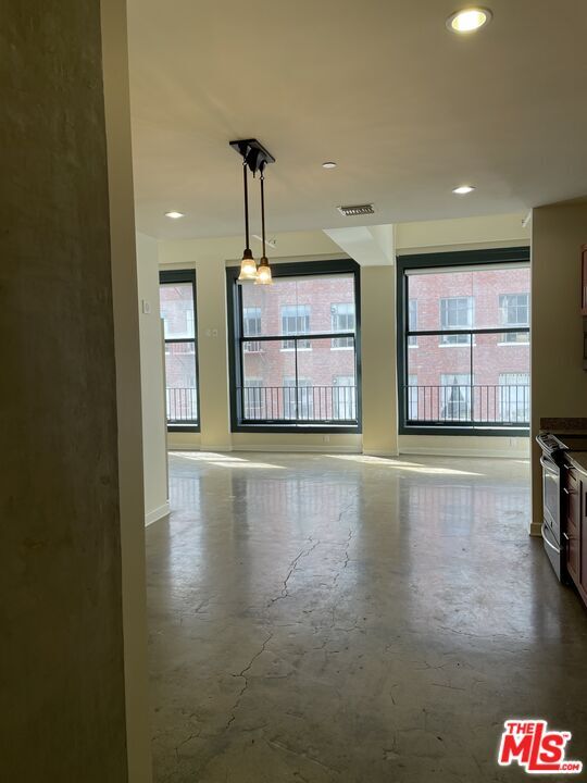 315 W 5th St in Los Angeles, CA - Building Photo - Building Photo