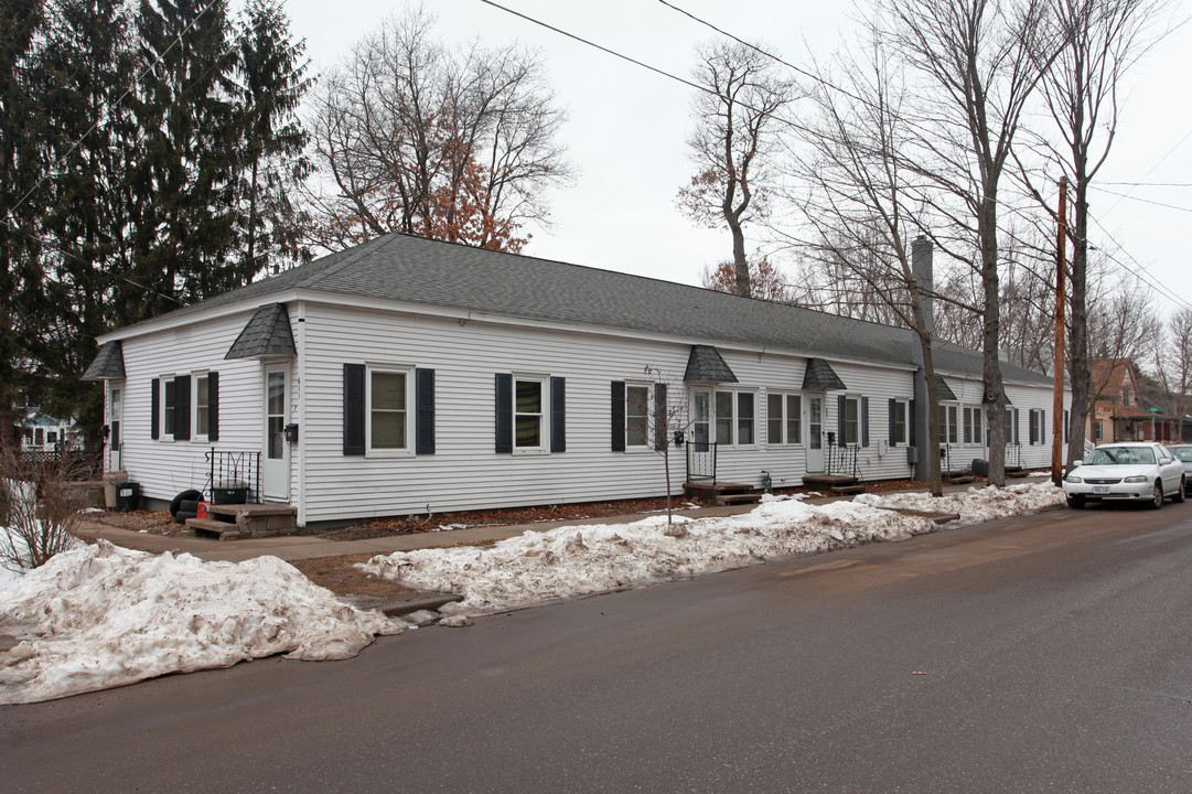 1220 6th Ave E in Menomonie, WI - Building Photo