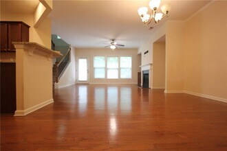 2132 Greencrest Cir in Alpharetta, GA - Foto de edificio - Building Photo