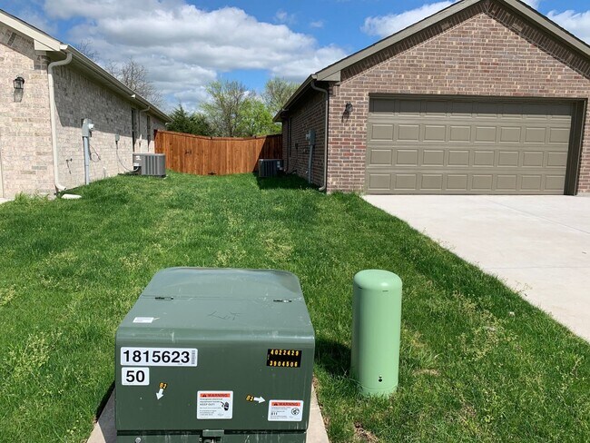 1109 Southridge Ln in Sherman, TX - Building Photo - Building Photo