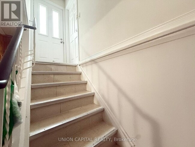 38 Deepdale Dr in Toronto, ON - Building Photo - Building Photo