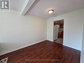 331 Phillip Murray Ave in Oshawa, ON - Building Photo - Building Photo