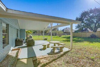 8020 Botany Ln in Houston, TX - Building Photo - Building Photo