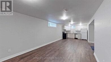 133B Harrison Dr in Newmarket, ON - Building Photo - Building Photo