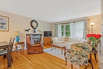 4 Brown Ave in Greenland, NH - Building Photo - Building Photo