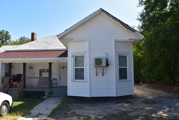 617 Center St in West Columbia, SC - Building Photo