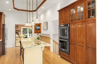2400 Comstock Ln N in Plymouth, MN - Building Photo