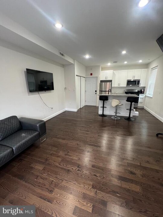 113 South St, Unit 2F in Philadelphia, PA - Building Photo
