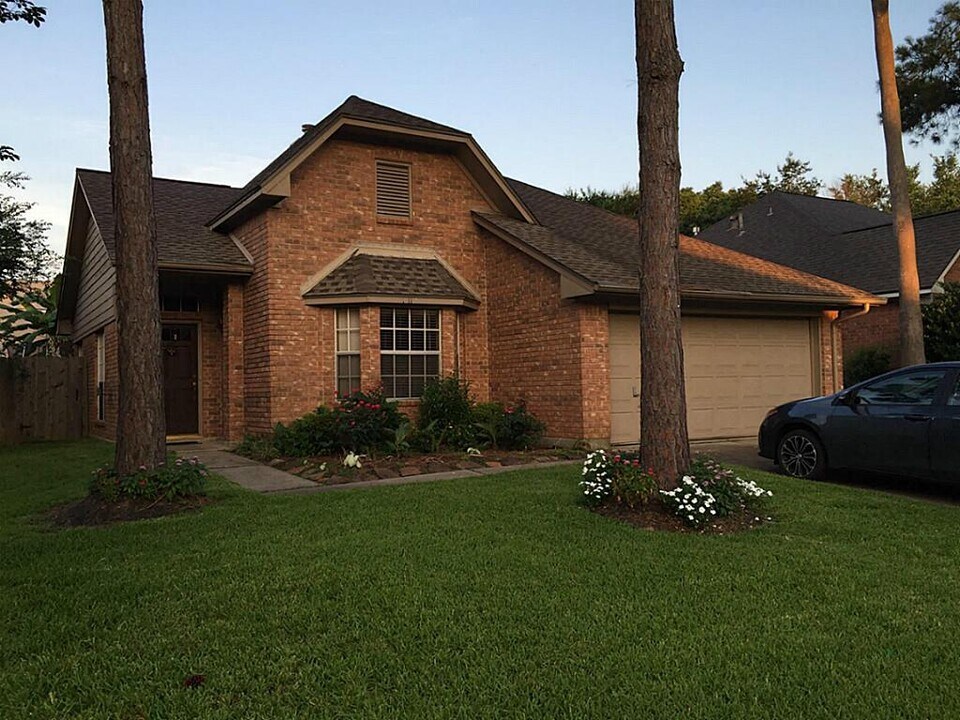 1111 Peachford Ln in Houston, TX - Building Photo