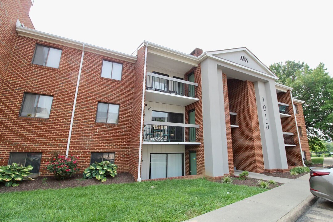 1010 Blue Ridge Dr in Harrisonburg, VA - Foto de edificio