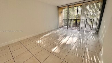 8870 Fontainebleau Blvd, Unit 212 in Miami, FL - Building Photo - Building Photo