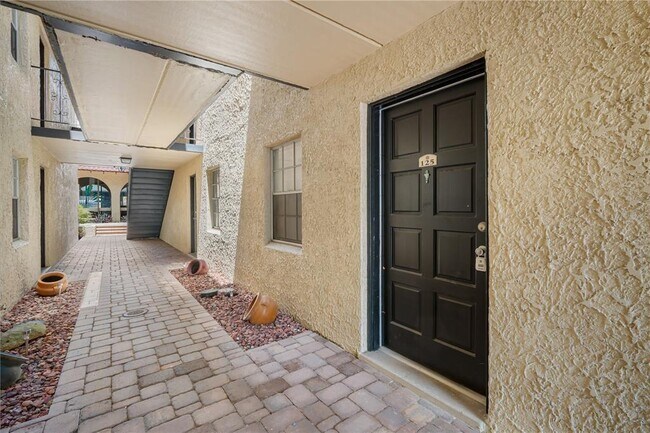 5305 San Sebastian Ct in Tampa, FL - Building Photo - Building Photo
