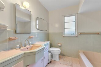 13253 Magnolia Blvd in Sherman Oaks, CA - Building Photo - Building Photo