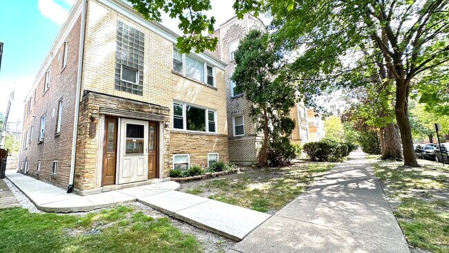 5715 N Spaulding Ave in Chicago, IL - Building Photo - Building Photo