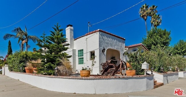 10725 Collins St in Los Angeles, CA - Building Photo - Building Photo