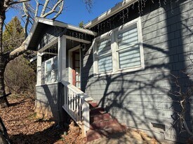 200 Taylor St in Weaverville, CA - Building Photo