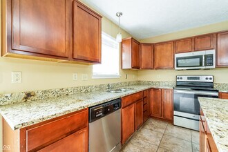 2146 Rosswood Blvd in Indianapolis, IN - Building Photo - Building Photo