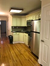 379 1st Ave, Unit 6 in New York, NY - Foto de edificio - Building Photo