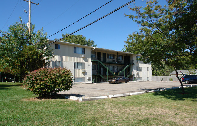 Brookewood South Apartments in Lansing, MI - Foto de edificio - Building Photo